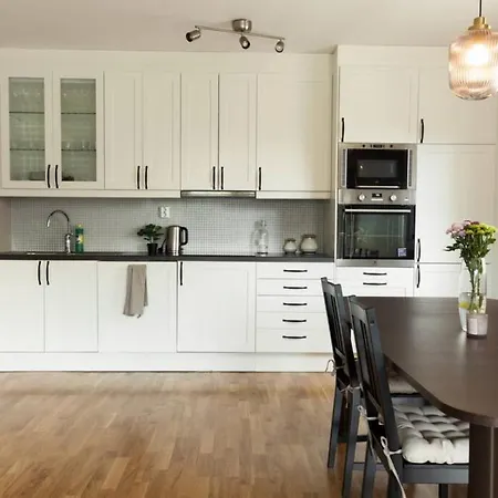 別荘 Dinbnb I Family-friendly & Spacious 2-bedroom With Parking *